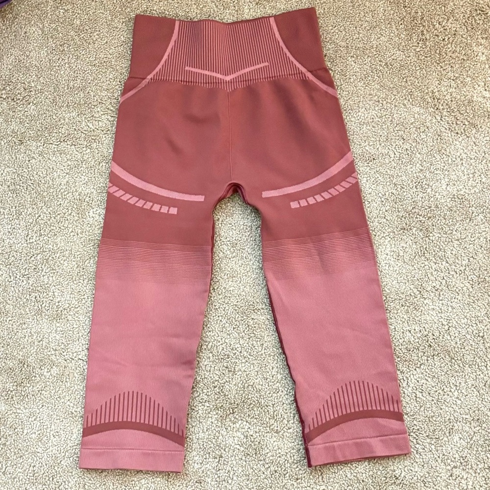🎈Gymshark~Capri Leggings - Picture 2 of 6